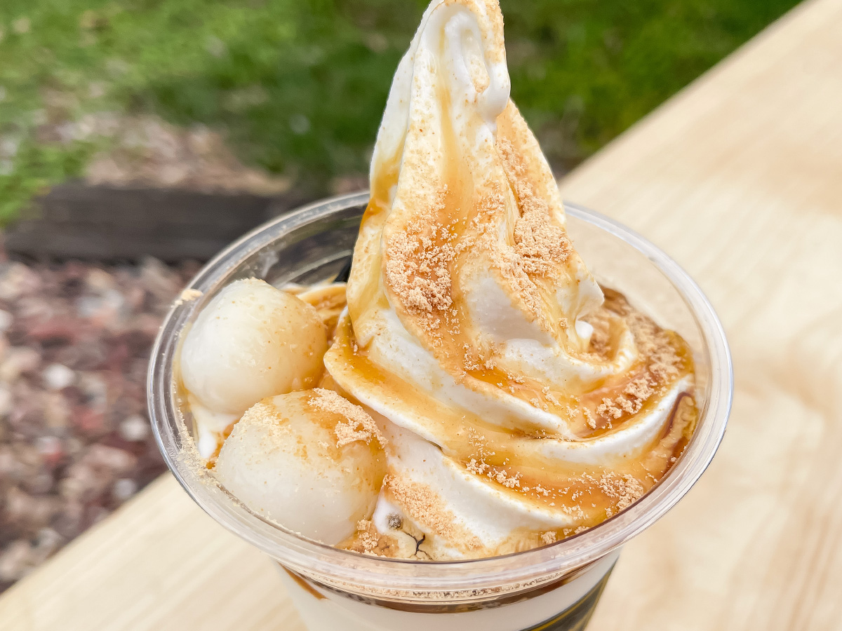 「高原アイスクリーム研究所」で黒蜜きなこソフトクリームパフェ食べたよ/宮崎県高原町