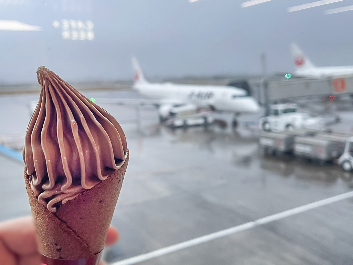 「SKY CAFE KAGOSHIMA」でクレミア ザ ショコラ食べたよ!/鹿児島空港