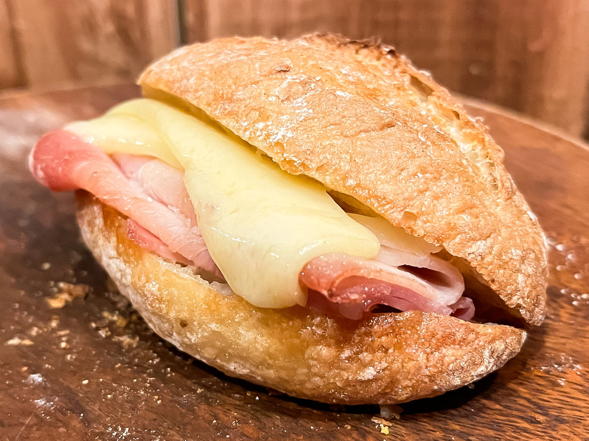 「daco(ダコ)」で生ナポリドーナツ、タコスドッグ、カスクルート買ったよ！／横浜臨港パーク店