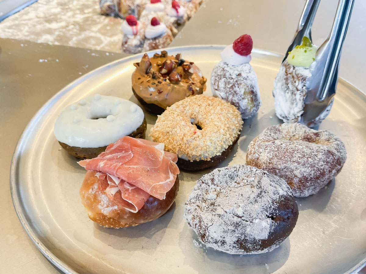 「I'm donut?(アイムドーナツ)」でクリームドーナツ、ショコラベリー、キャラメルクランチ買ったよ！／横浜臨港パーク店