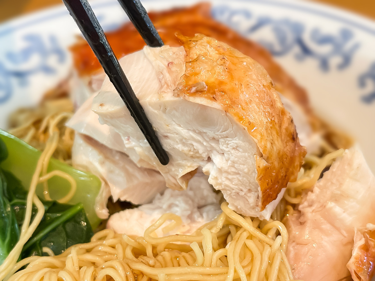 「威南記海南鶏飯(ウィーナムキー ハイナンチキンライス)」でローストチキンヌードルとラクサ食べた/東京・田町店