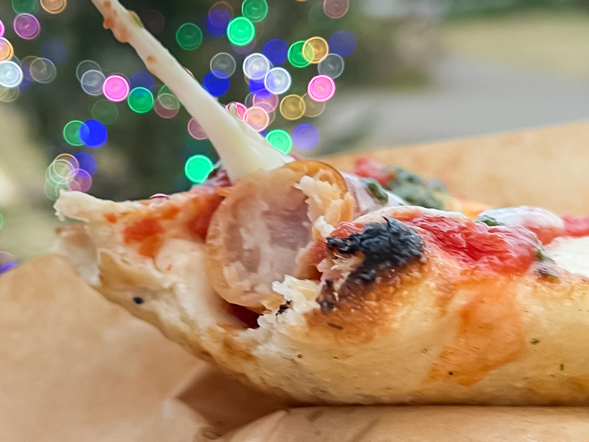 「DIVERTENTE(ディヴェルテンテ)」でナポリピザドッグ食べたよ!/クリスマスマーケットイン横浜赤レンガ倉庫