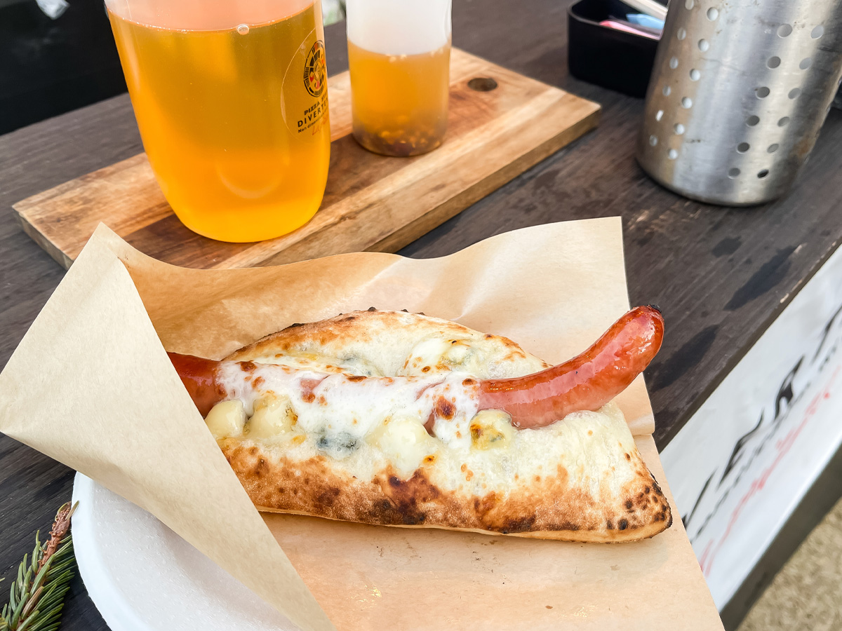 「DIVERTENTE(ディヴェルテンテ)」でナポリピザドッグ食べたよ!/クリスマスマーケットイン横浜赤レンガ倉庫