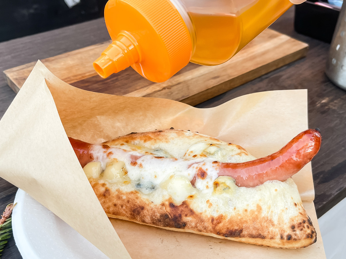 「DIVERTENTE(ディヴェルテンテ)」でナポリピザドッグ食べたよ!/クリスマスマーケットイン横浜赤レンガ倉庫