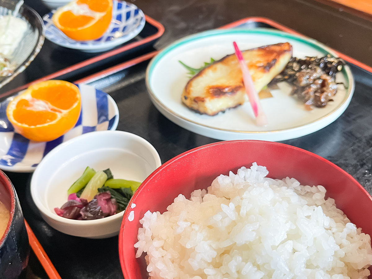 とんかつ割烹「かつ半」で期間限定カキフライ定食、むつ西京焼き定食、山かけ食べたよ!/横浜・桜木町