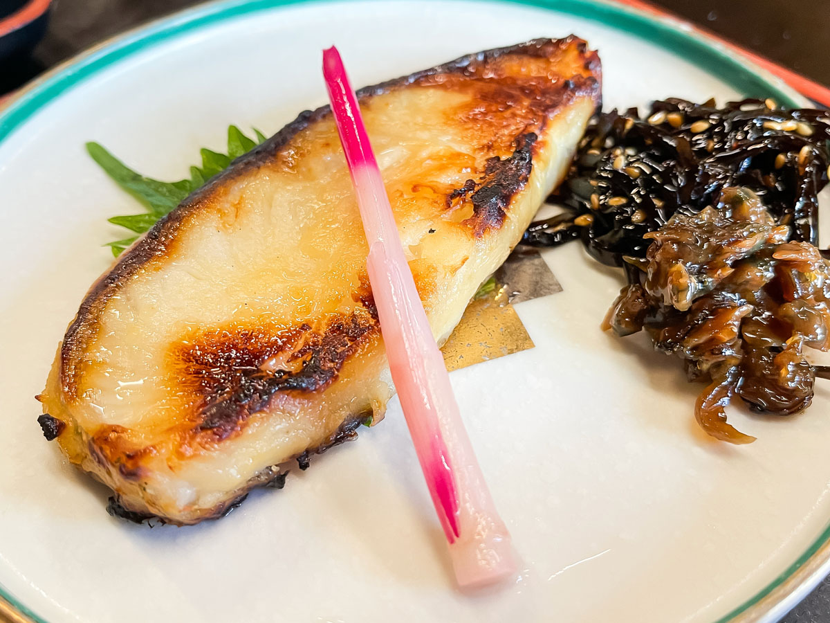 とんかつ割烹「かつ半」で期間限定カキフライ定食、むつ西京焼き定食、山かけ食べたよ!/横浜・桜木町