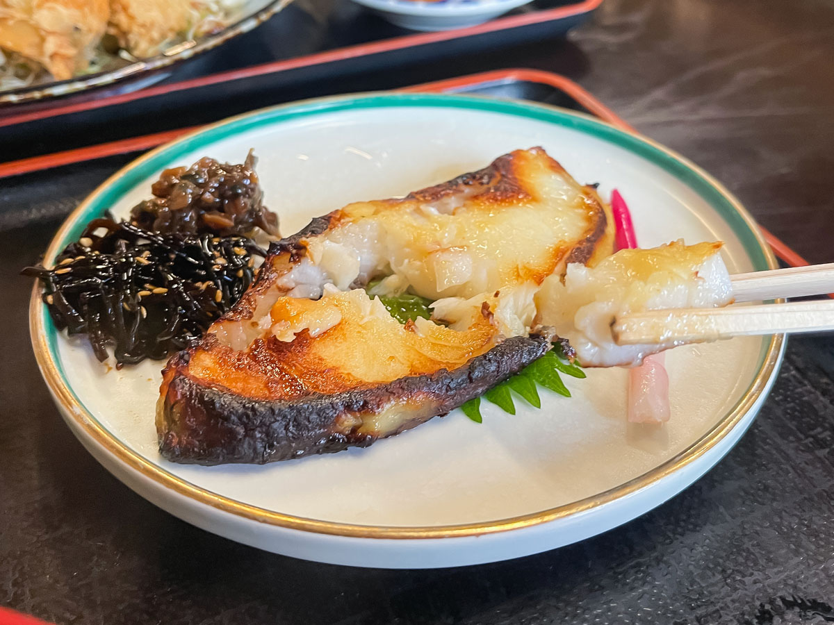 とんかつ割烹「かつ半」で期間限定カキフライ定食、むつ西京焼き定食、山かけ食べたよ!/横浜・桜木町