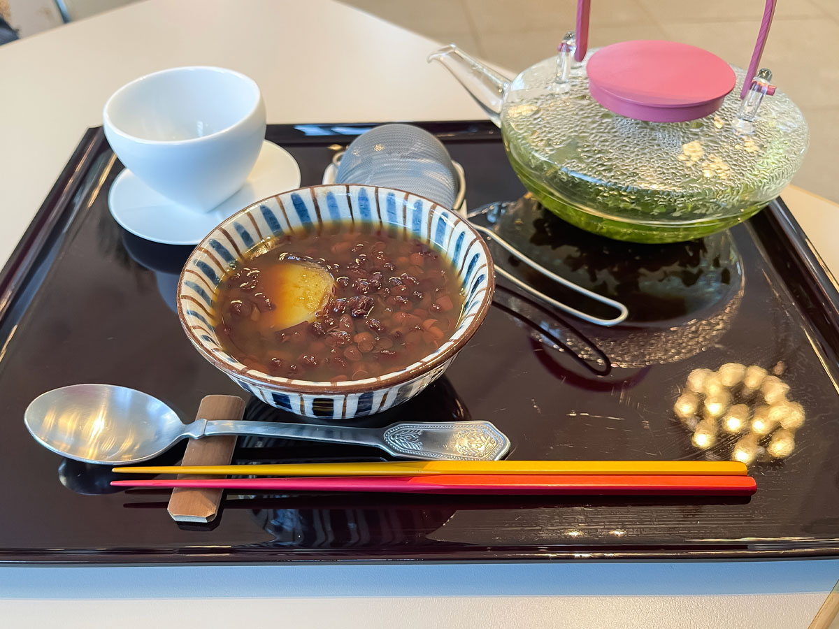 「CRAFT. Table(クラフトテーブル)」で小豆とサツマイモのおしるこ・釜炒り茶のセット食べたよ！／横浜・馬車道