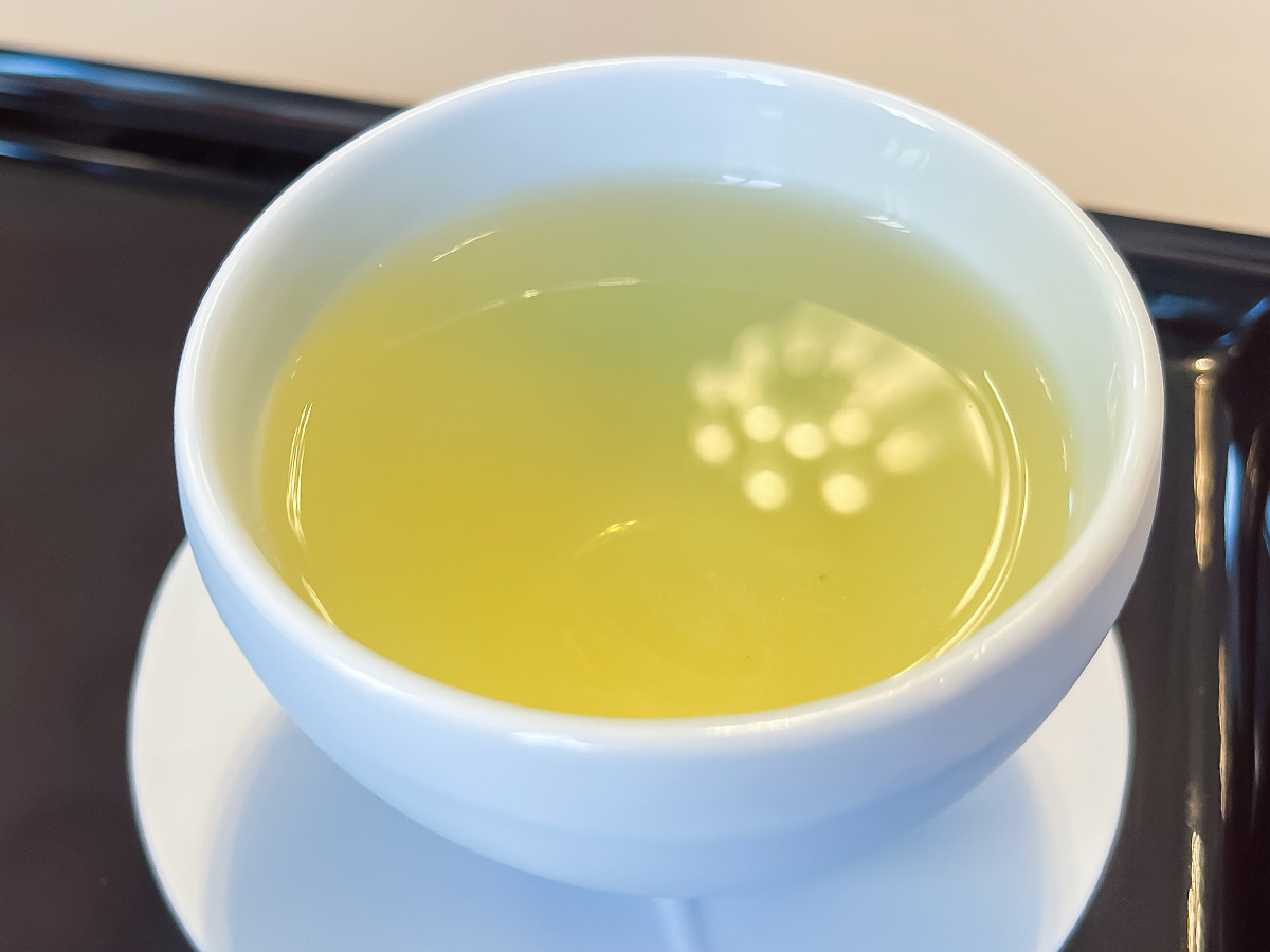 「CRAFT. Table(クラフトテーブル)」で小豆とサツマイモのおしるこ・釜炒り茶のセット食べたよ！／横浜・馬車道