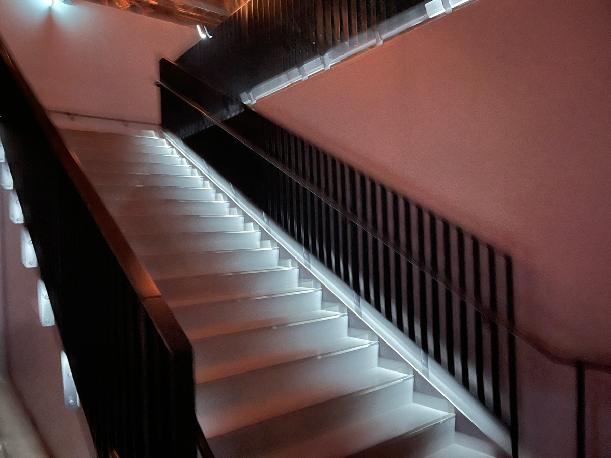 視覚と聴覚で楽しむ没入型美術館「THE MOVEUM YOKOHAMA(ザ・ムービアム ヨコハマ)」に行ってみた／横浜・山下埠頭内