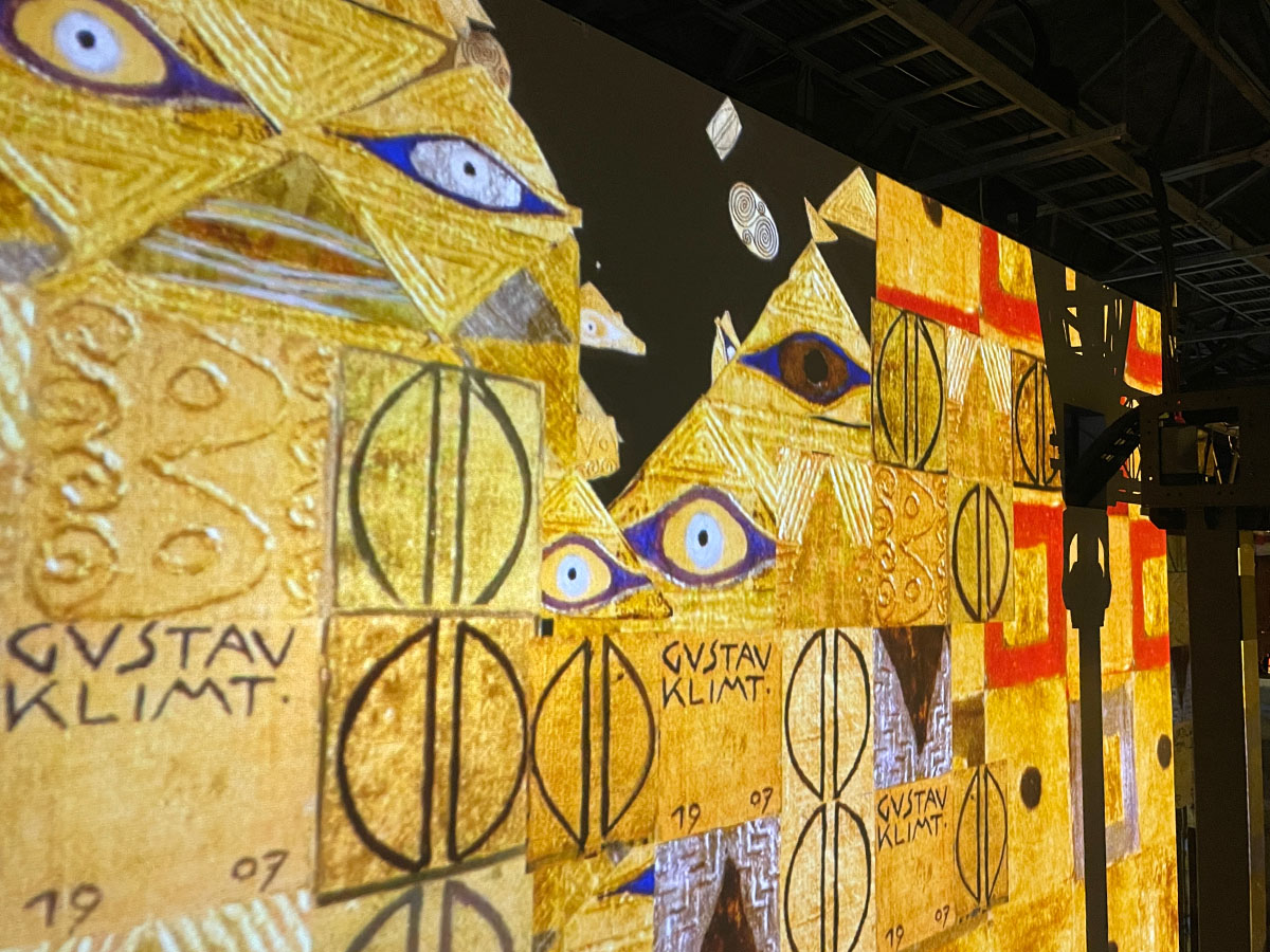 視覚と聴覚で楽しむ没入型美術館「THE MOVEUM YOKOHAMA(ザ・ムービアム ヨコハマ)」に行ってみた／横浜・山下埠頭内