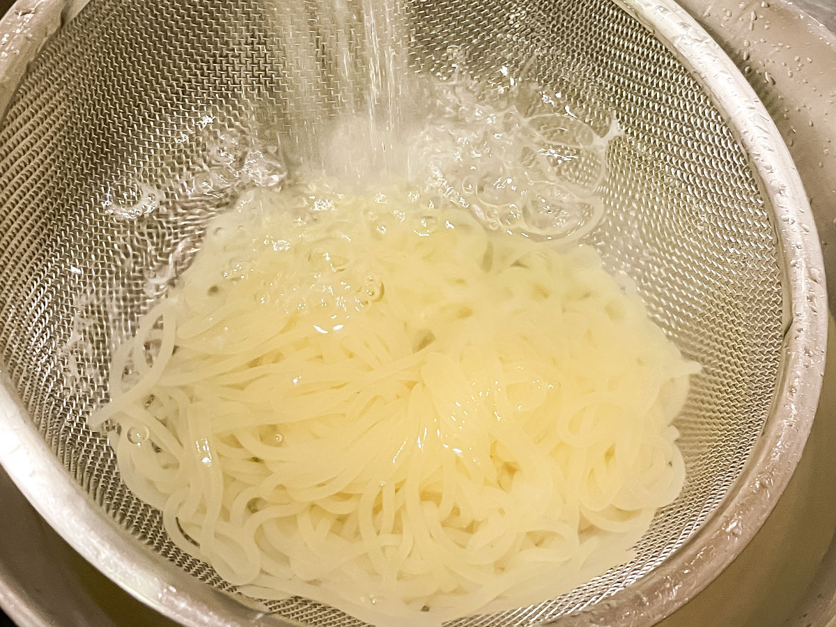 ゆうちょ銀行(7182)の株主優待で、ぴょんぴょん舎の冷麺三種詰合せがきたよ！