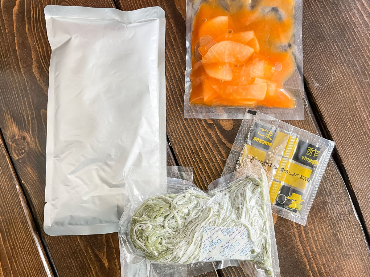 ゆうちょ銀行(7182)の株主優待で、ぴょんぴょん舎の冷麺三種詰合せがきたよ！