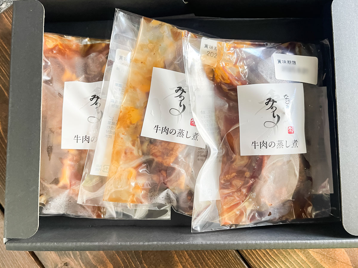 エスリード(8877)の株主優待で、みのり 牛肉の蒸し煮がきたよ