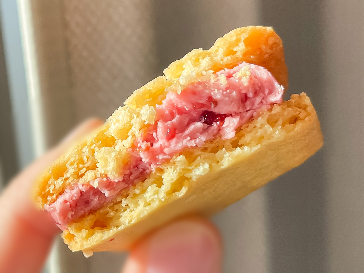 「Fairycake Fair(フェアリーケーキフェア)」で生バターサンドのレーズンといちごラズベリー買ってみた／東京駅改札内 グランスタ