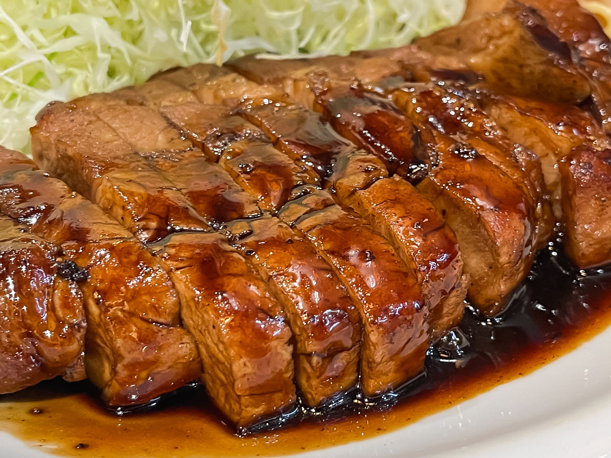 「八角」でリブロースの黒部トンテキ定食食べたよ！／富山駅 マリエとやま内