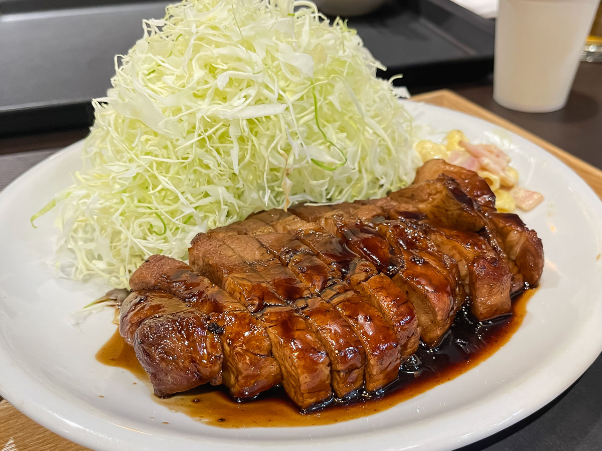 「八角」でリブロースの黒部トンテキ定食食べたよ！／富山駅 マリエとやま内