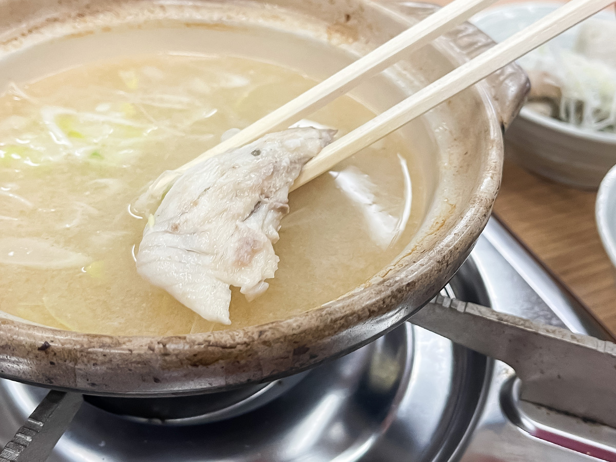 「氷見港魚市場食堂」でブリ丼定食、白えびの刺身とコロッケ食べた!/富山県氷見港