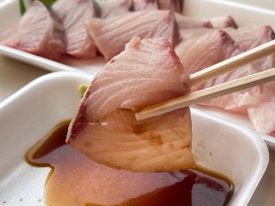 氷見ブリの柵をお刺身にしてもらったよ／富山県 道の駅「氷見」氷見漁港場外市場 ひみ番屋街