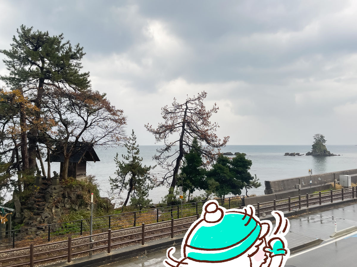 道の駅「雨晴」に行って、義経岩を見てみたよ！／富山県高岡市