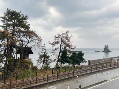 道の駅「雨晴」に行って、義経岩を見てみたよ！／富山県高岡市