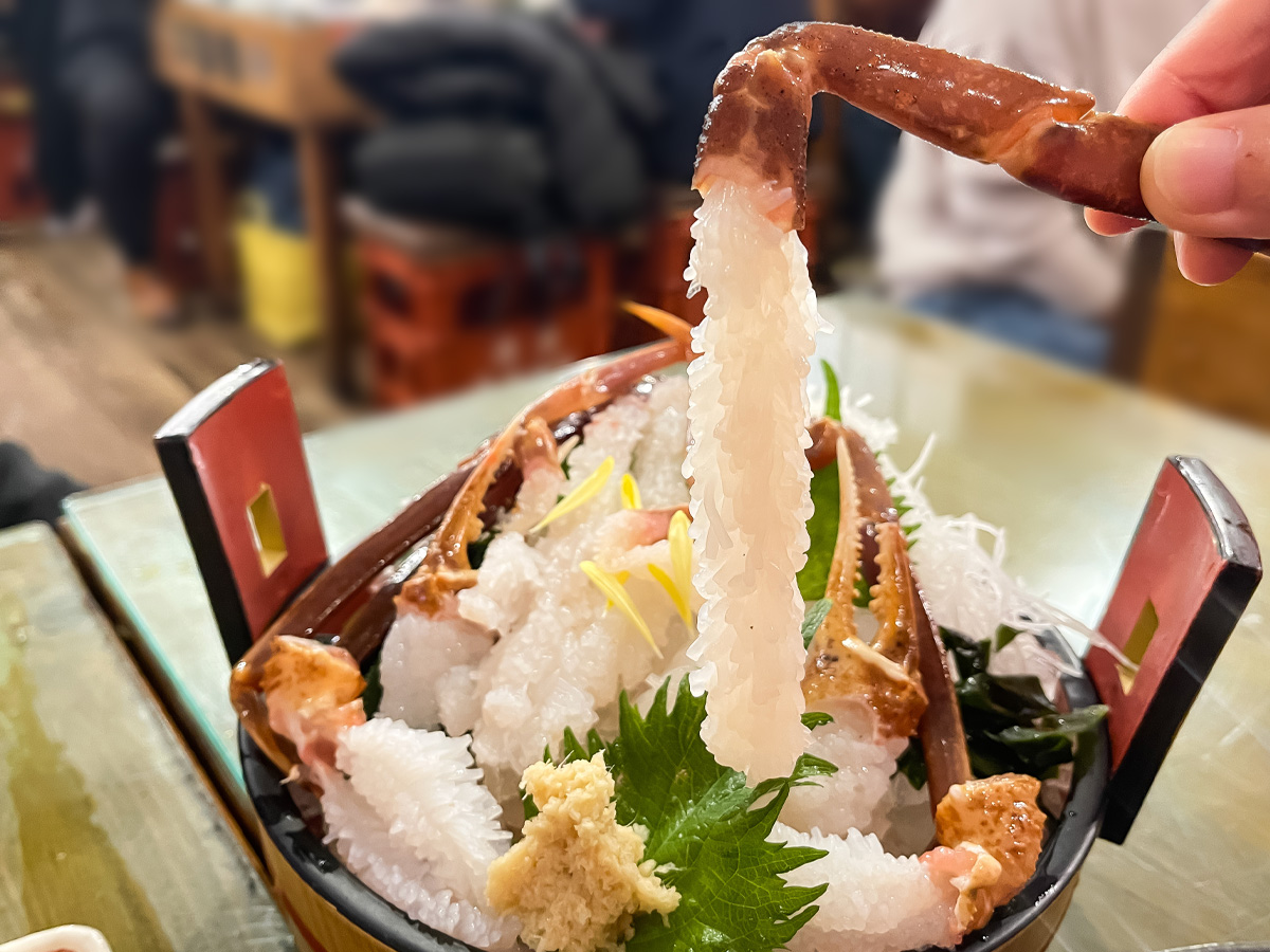 「魚どん亭」で甘エビとノドグロ、本ずわいがに、香箱がに食べたよ！／富山駅 とやマルシェ