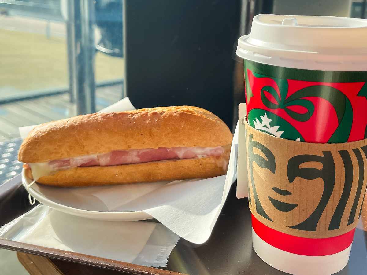 「スターバックス コーヒー」でハム&マリボーチーズ石窯フィローネ食べたよ／富山環水公園店
