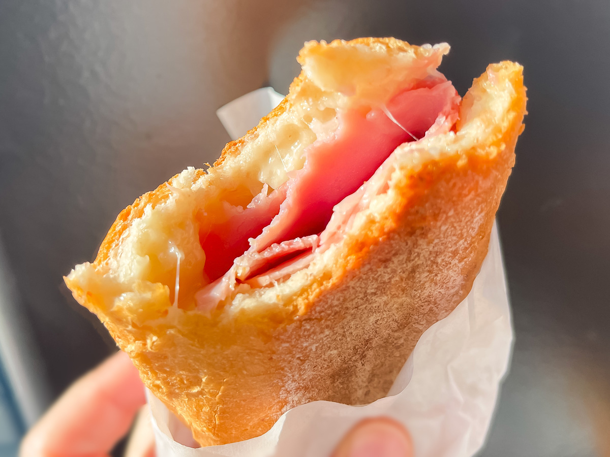 「スターバックス コーヒー」でハム&マリボーチーズ石窯フィローネ食べたよ／富山環水公園店