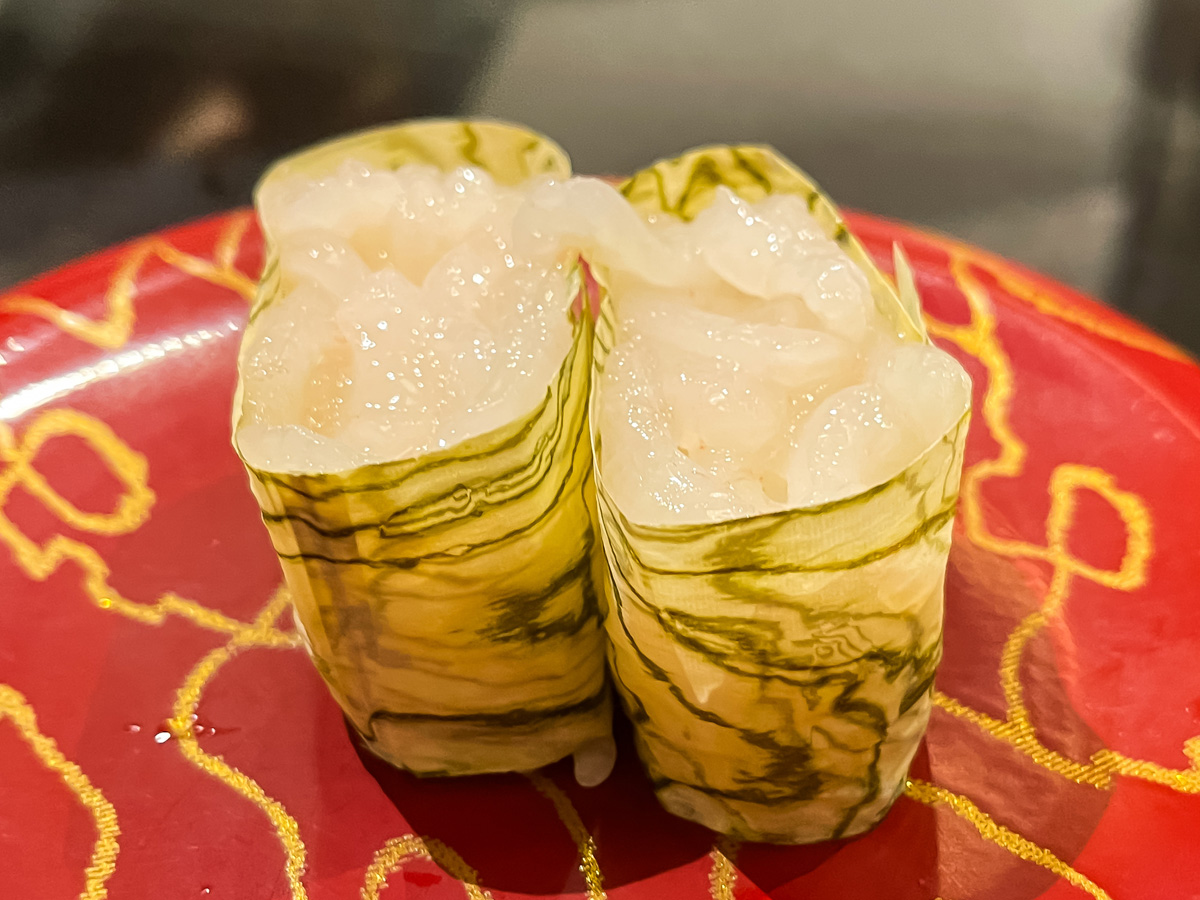 「廻る富山湾 すし玉」で白えび、サクラマス、ほたるいか沖漬け軍艦・もんごうイカ天ぷら食べた/富山駅店