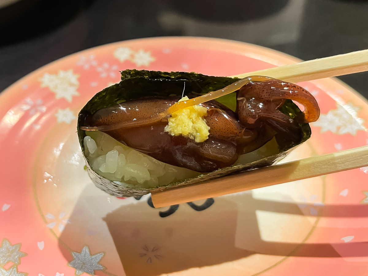 「廻る富山湾 すし玉」で白えび、サクラマス、ほたるいか沖漬け軍艦・もんごうイカ天ぷら食べた/富山駅店