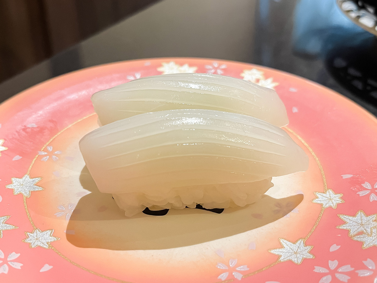 「廻る富山湾 すし玉」で白えび、サクラマス、ほたるいか沖漬け軍艦・もんごうイカ天ぷら食べた/富山駅店