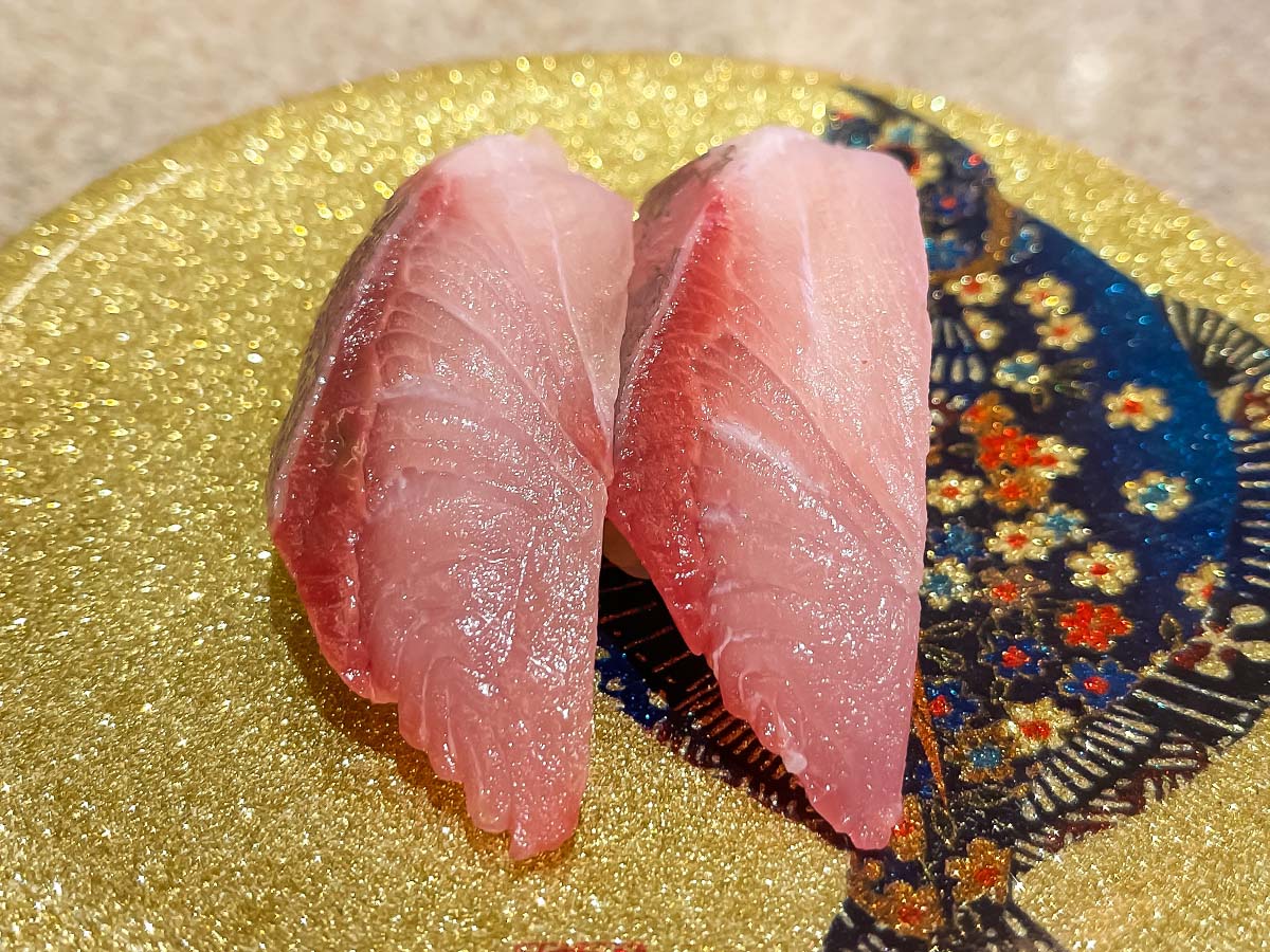 「氷見きときと寿司」でふくらぎ、辻の身、ハマチ、がすえび軍艦食べた!/富山駅とやマルシェのれん横丁