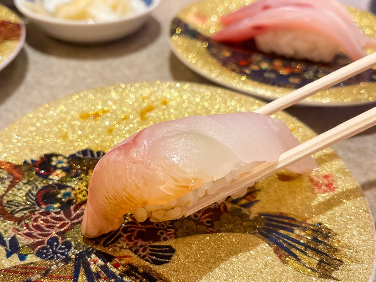 「氷見きときと寿司」でふくらぎ、辻の身、ハマチ、がすえび軍艦食べた!/富山駅とやマルシェのれん横丁