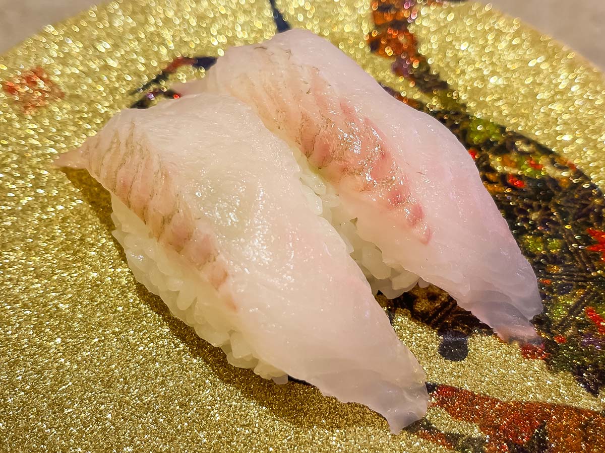 「氷見きときと寿司」でふくらぎ、辻の身、ハマチ、がすえび軍艦食べた!/富山駅とやマルシェのれん横丁