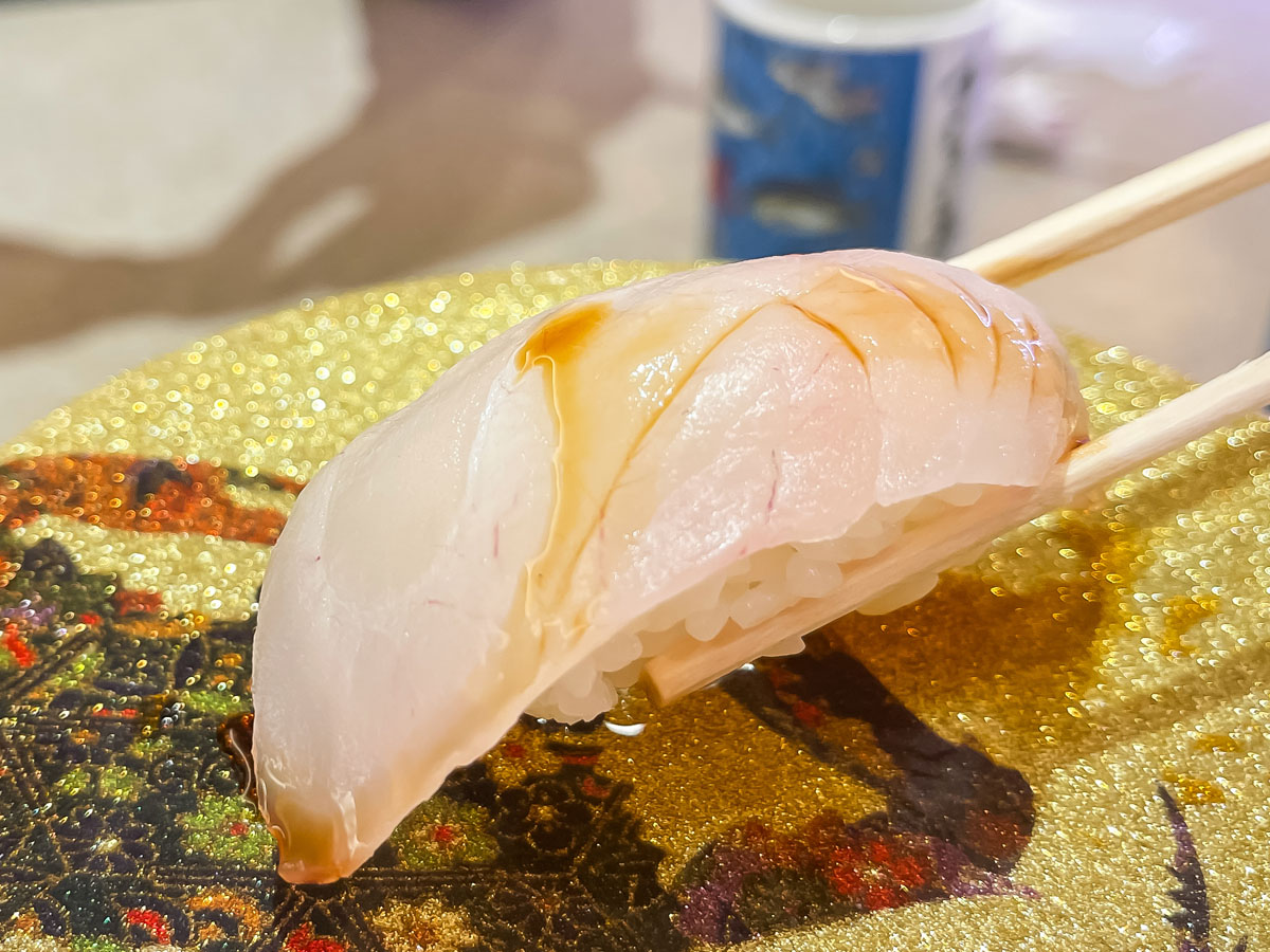 「氷見きときと寿司」でふくらぎ、辻の身、ハマチ、がすえび軍艦食べた!/富山駅とやマルシェのれん横丁