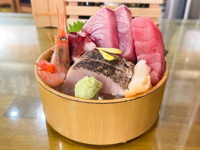 「魚どん亭」でお刺身盛合せ、白えび天丼、魚介ミックスフライ食べたよ！／富山駅とやマルシェ