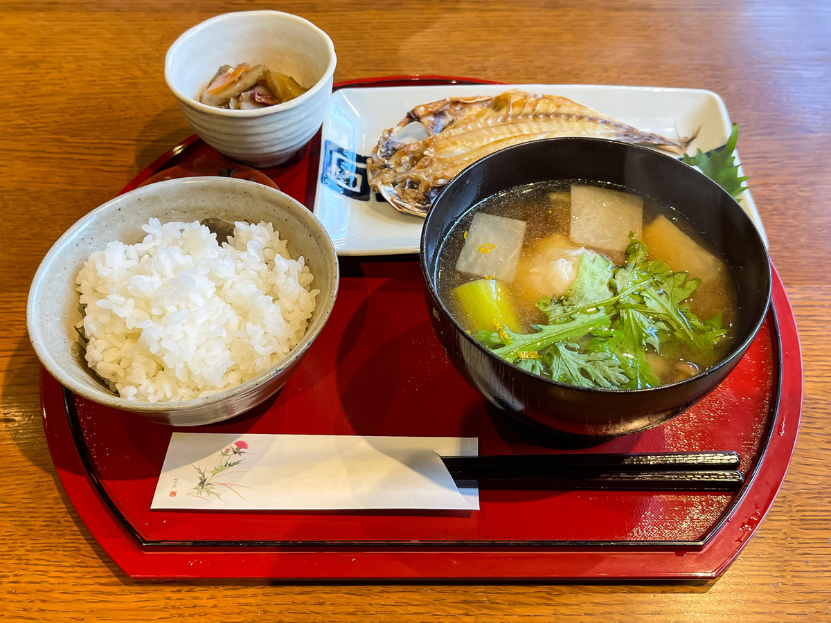 「金沢おみそしる倶楽部」で朝ごはん(おにぎりセット・焼き魚)食べたよ！／石川県金沢市