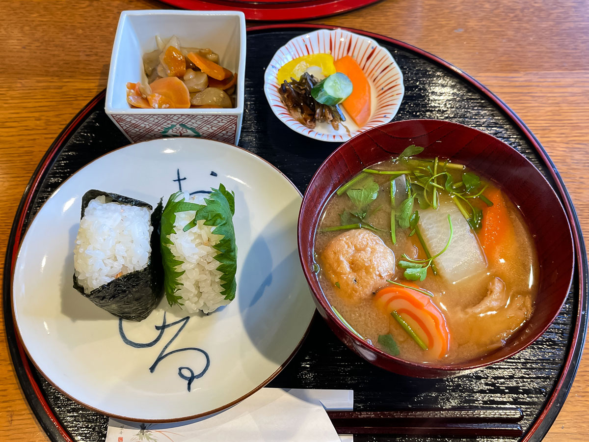 「金沢おみそしる倶楽部」で朝ごはん(おにぎりセット・焼き魚)食べたよ！／石川県金沢市