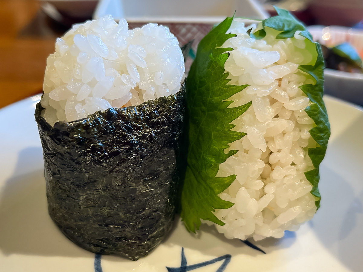 「金沢おみそしる倶楽部」で朝ごはん(おにぎりセット・焼き魚)食べたよ！／石川県金沢市