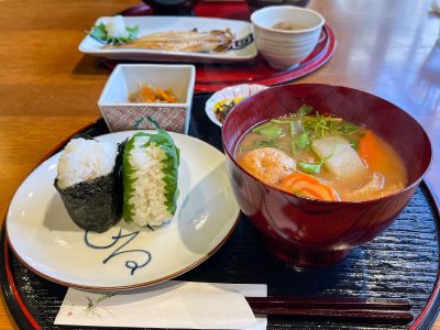 「金沢おみそしる倶楽部」で朝ごはん(おにぎりセット・焼き魚)食べたよ！／石川県金沢市ひがし茶屋街