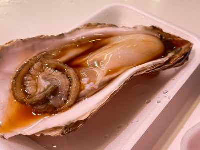 近江町市場「忠村水産」で真牡蠣とボタン海老の刺身を食べたよ！／石川県金沢市