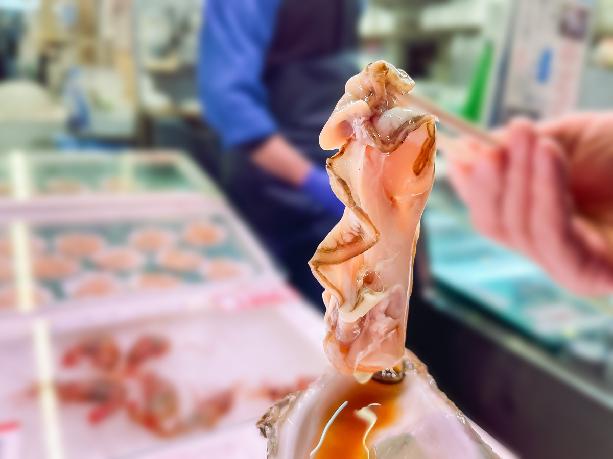 近江町市場「忠村水産」で真牡蠣とボタン海老の刺身を食べたよ!/石川県金沢市