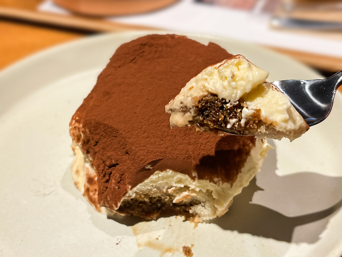 カフェ「La RINA(ラ・リナ)」でコーヒーとティラミス食べた!/石川県金沢市・クラソプレイス香林坊内