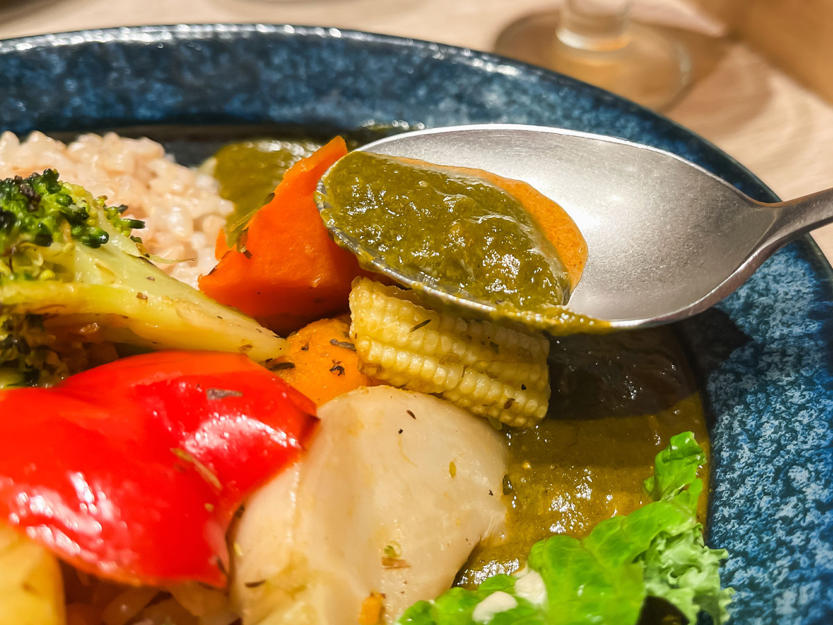 プラントベースカレーの「RUCY+R」でスパイスカレーと玄米あいがけカレーセット食べたよ！／横浜駅・相鉄ジョイナス B1F