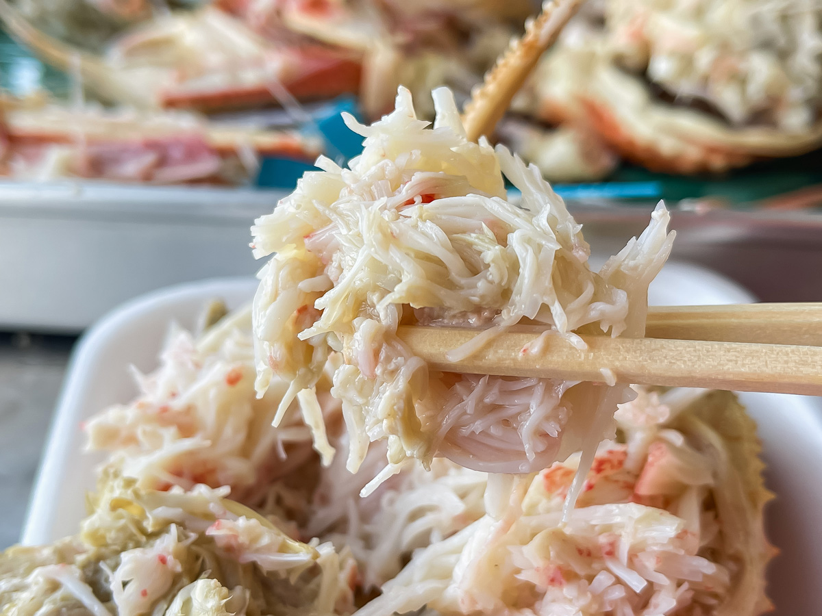 「金沢港いきいき魚市」で、茹で加納カニとガス海老の刺身食べたよ！／石川県金沢市