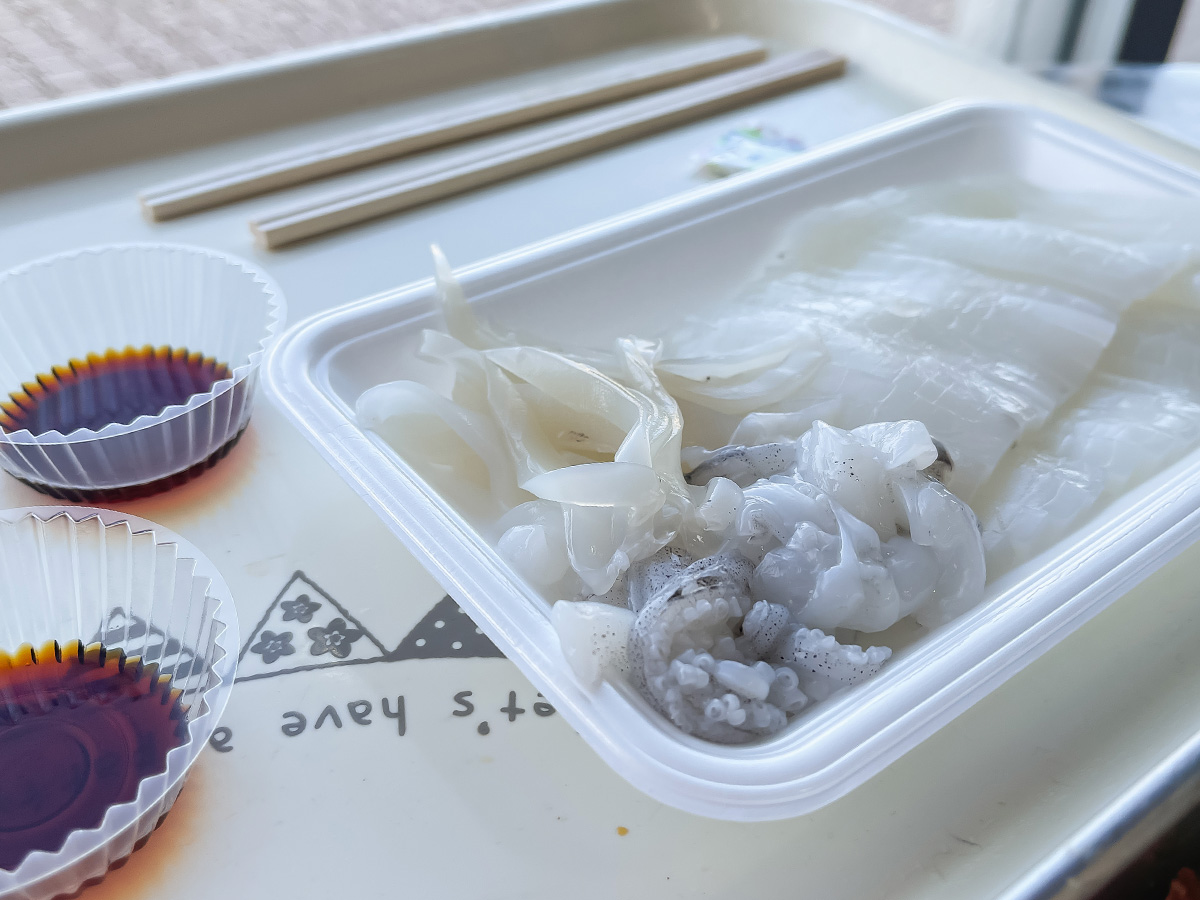 「金沢港いきいき魚市」で、茹で加納カニとガス海老の刺身食べたよ！／石川県金沢市