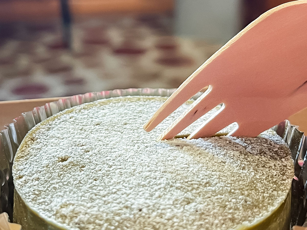 ヤマト・糀パークの「こめトはな」でブリュレと加賀棒茶のチーズケーキ食べたよ／石川県金沢市