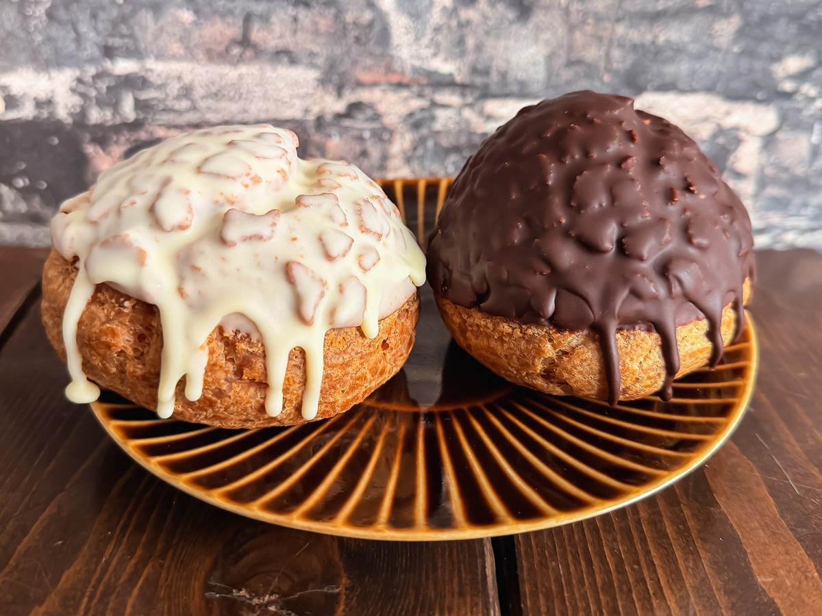 横濱元町霧笛楼のスイーツスタンド「MUTEKIRO」でシューシュプレーム(バニラショコラ)買ってみた/BASEGATE横浜関内