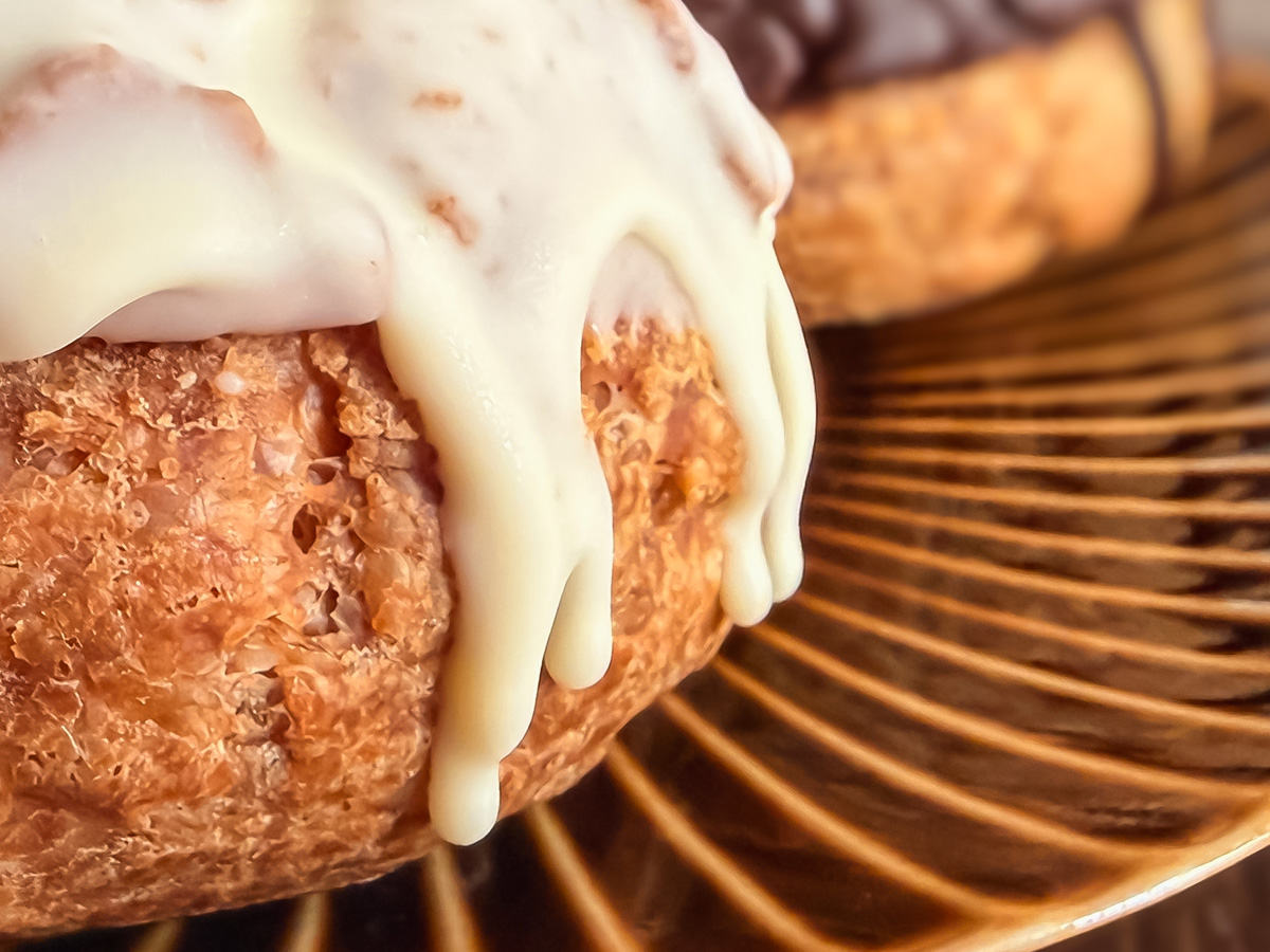 横濱元町霧笛楼のスイーツスタンド「MUTEKIRO」でシューシュプレーム(バニラショコラ)買ってみた/BASEGATE横浜関内