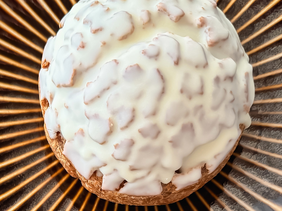 横濱元町霧笛楼のスイーツスタンド「MUTEKIRO」でシューシュプレーム(バニラショコラ)買ってみた/BASEGATE横浜関内